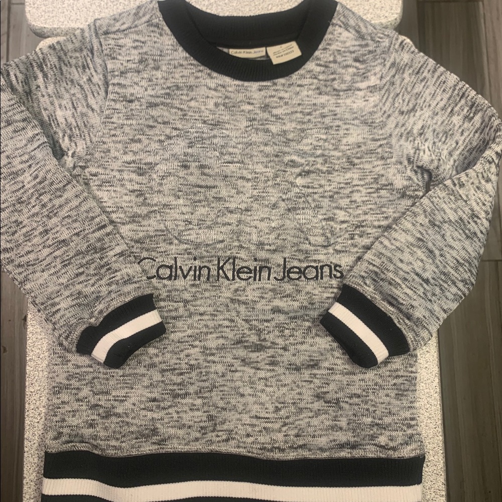 CALVIN KLEIN JEANS | KIDS SIZE 5 | SWEATER